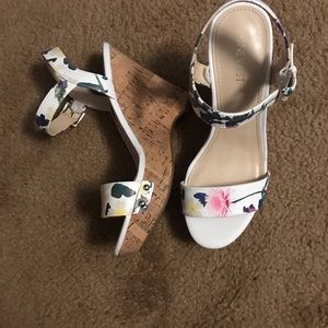 Nine West white floral wedge sandals